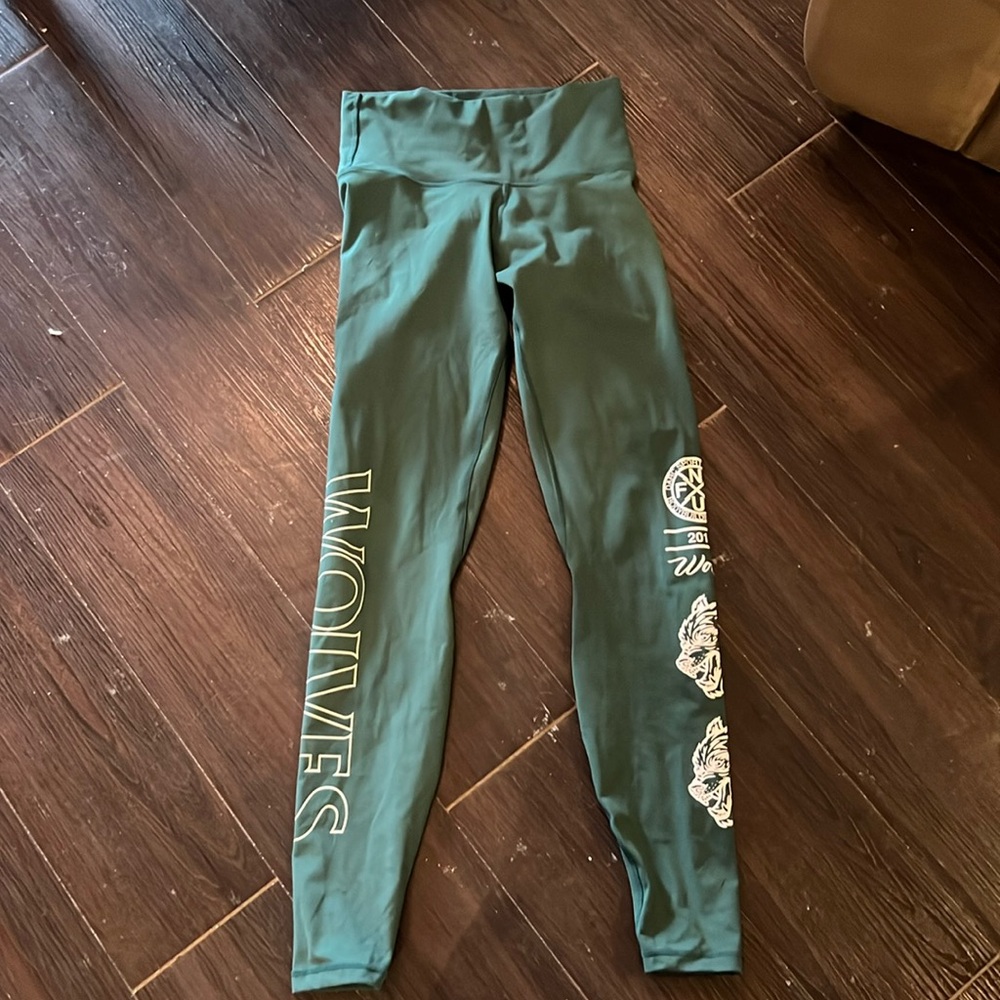 Size small green darc sport leggings.